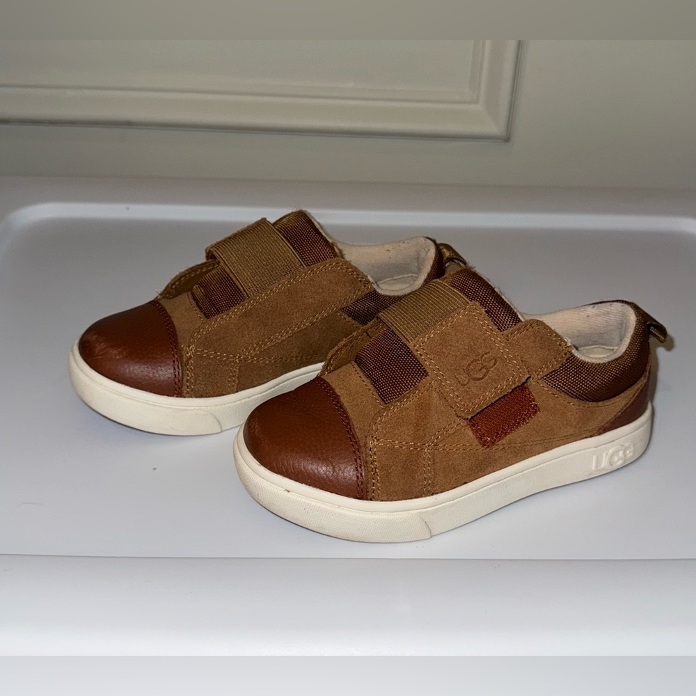 UGG Toddler Rennon Low Shoe - Picture 2 of 7